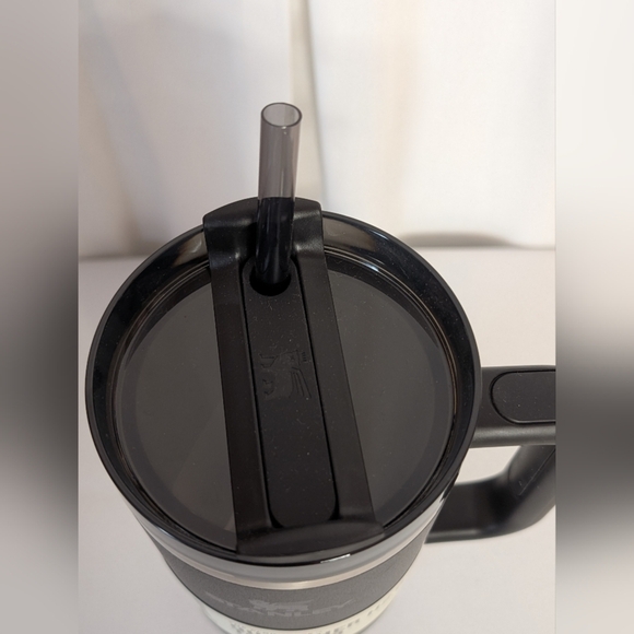 Stanley Tumbler Quencher H2.0 "The Flowstate"  40 OZ Black NWT - Picture 3 of 5